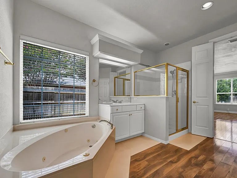 306 Canyon Lake Dr — Photo 23