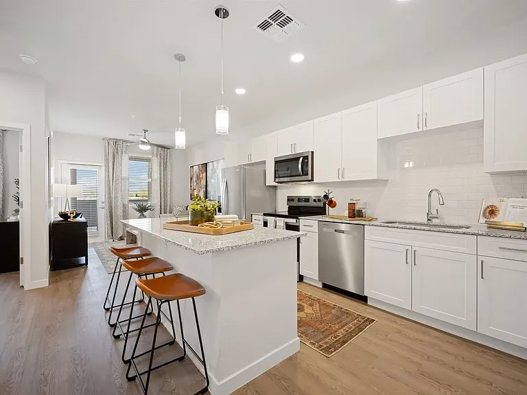 Longbow Luxury Apartments — Photo 35