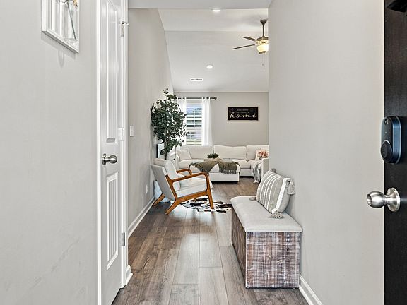 4th image of 519 Ruby Cate Way