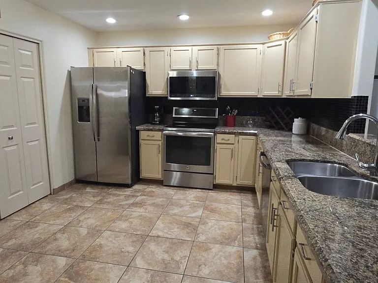 13850 N Hamilton Dr #B — Photo 5