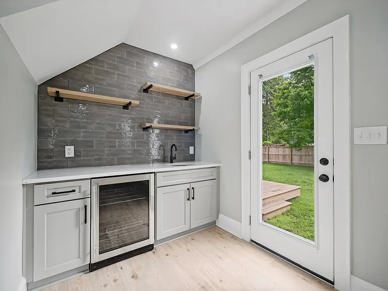 6048 River Rd — Photo 13