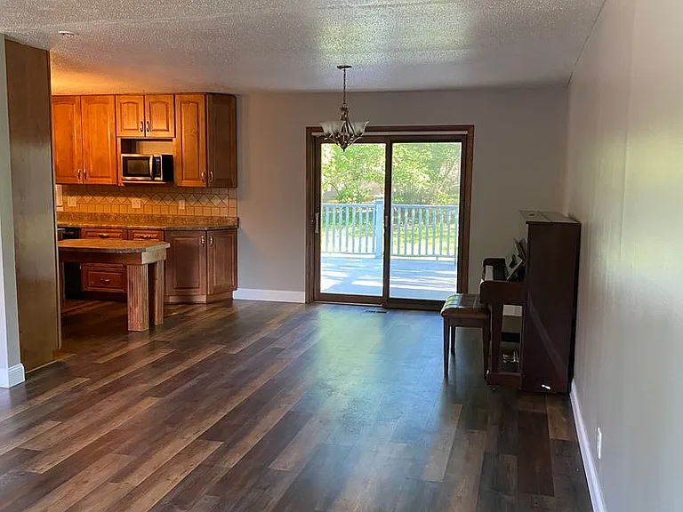 883 Roanoke Dr — Photo 30