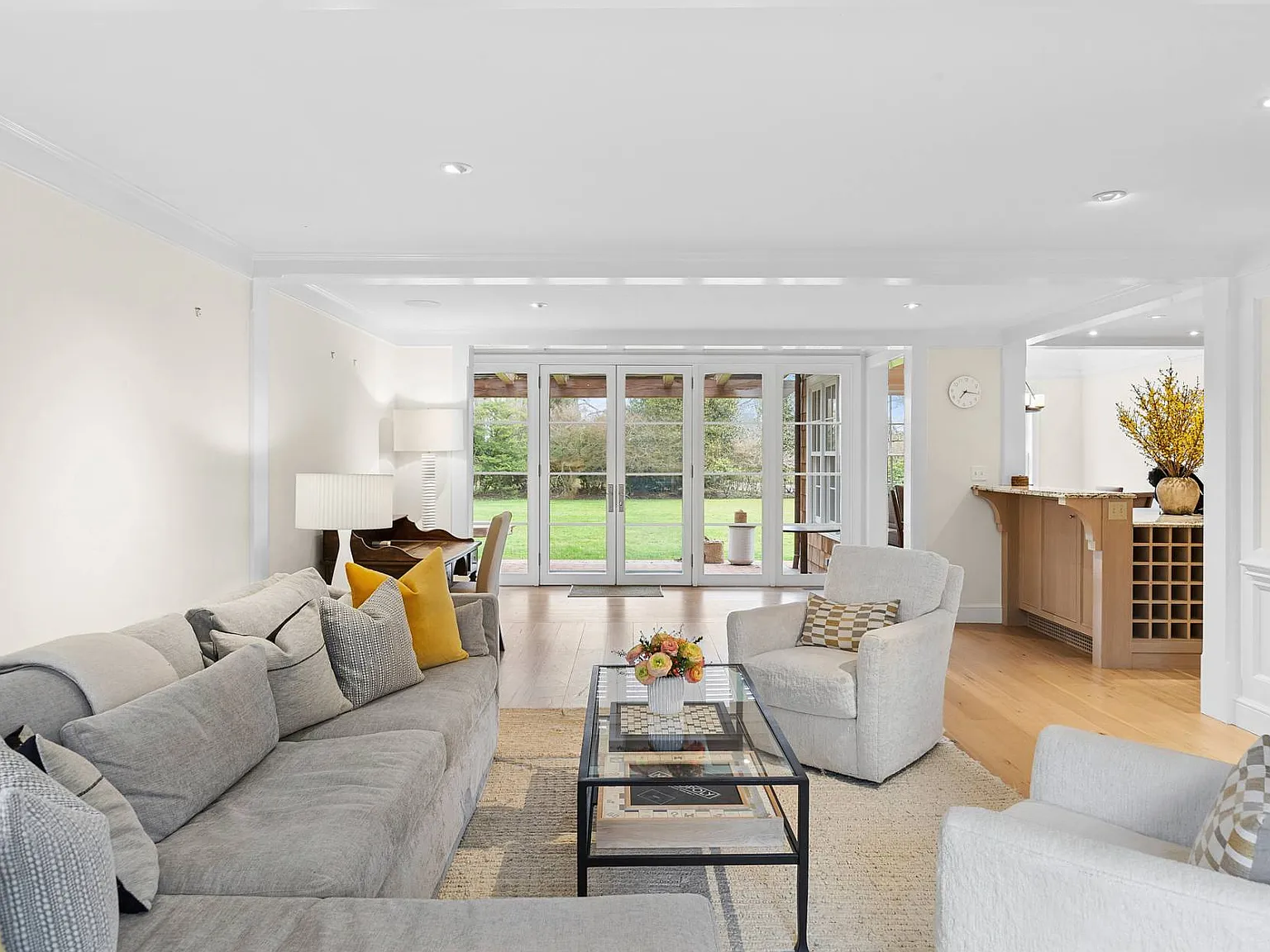 The Hedges Residence: An Exclusive Summer Offering — Photo 3