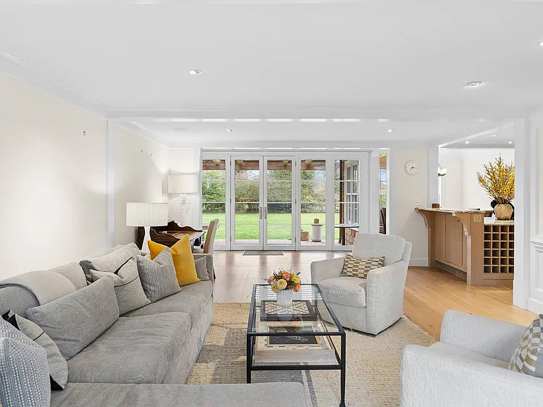 5 Hook Pond Ln — Photo 3