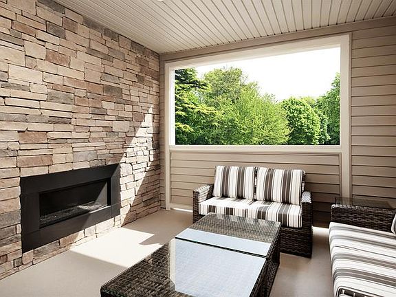 Large covered outdoor living (no fire place)
