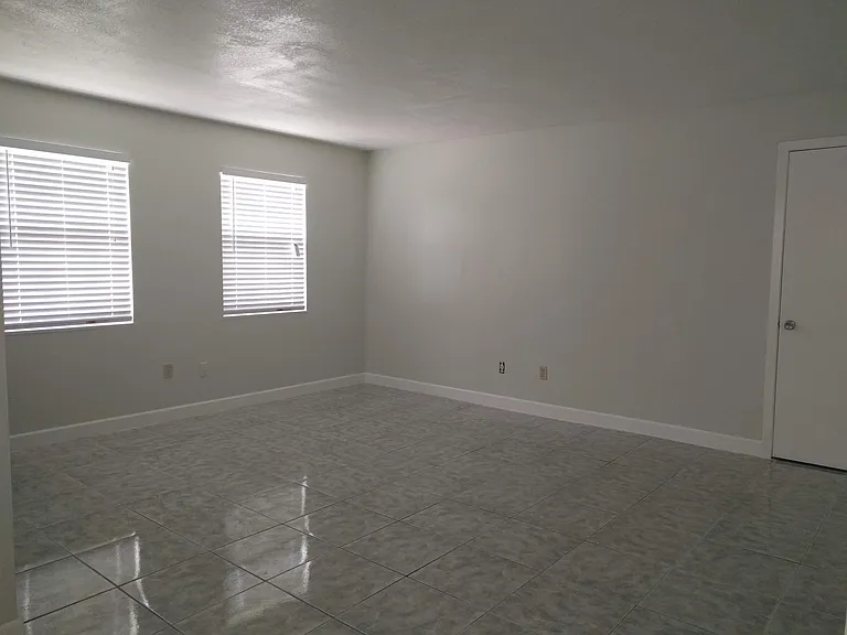 1306 E Muriel St #UPSTAIRS — Photo 5