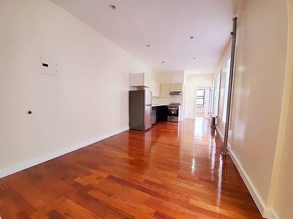 4th image of 881 5th Ave