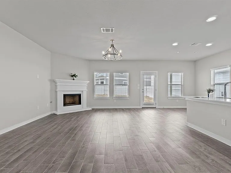 228 Appleberry Ln — Photo 3
