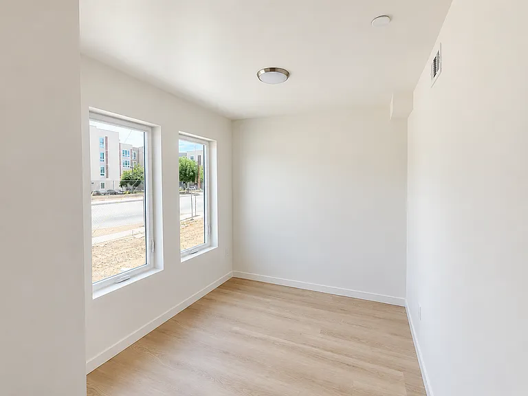 38206 Sierra Hwy — Photo 5