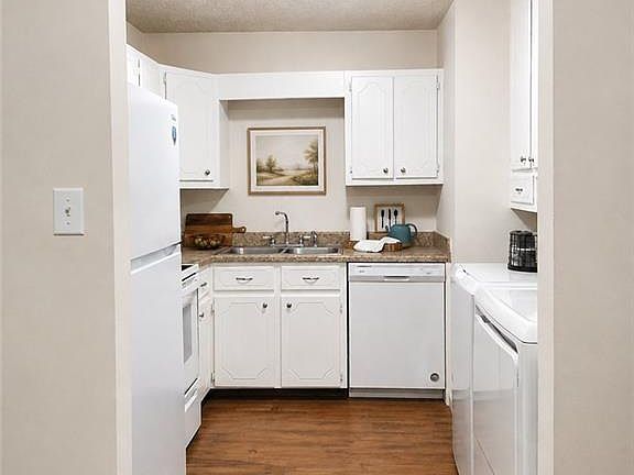 2nd image of 232 Rustwood Dr