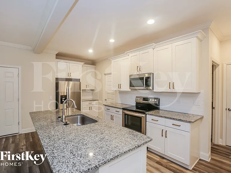 215 Parkwood Dr NW — Photo 7