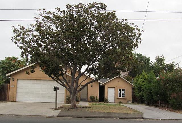 1st image of 440 N Oro Ave