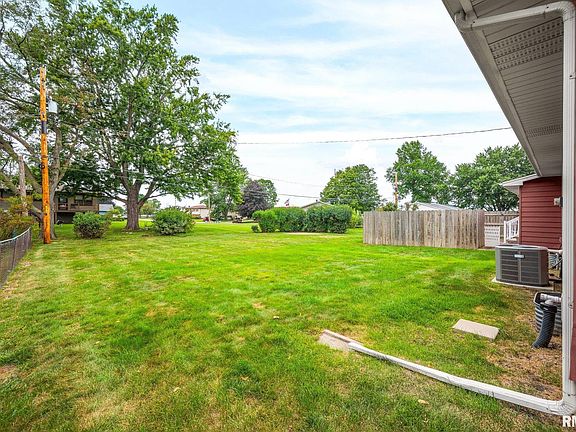 5th image of 1154 Sweetbriar Pl