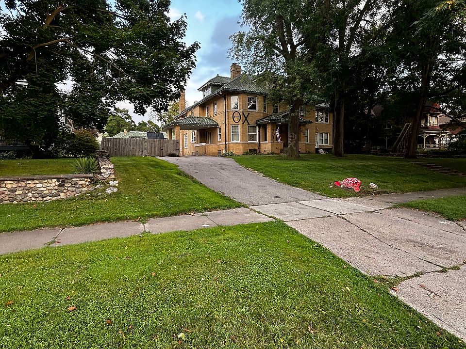 2nd image of 87 Franklin Blvd #302