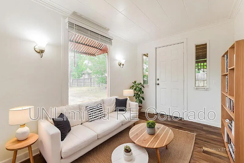 3 bed, 1.0 bath, 1053 sqft, $2,195 — Photo 3
