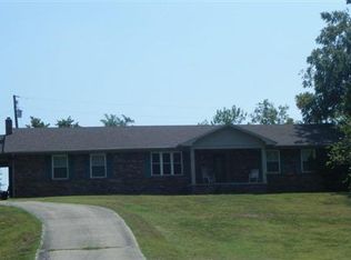 104 Pinewood Dr, Benton, KY 42025