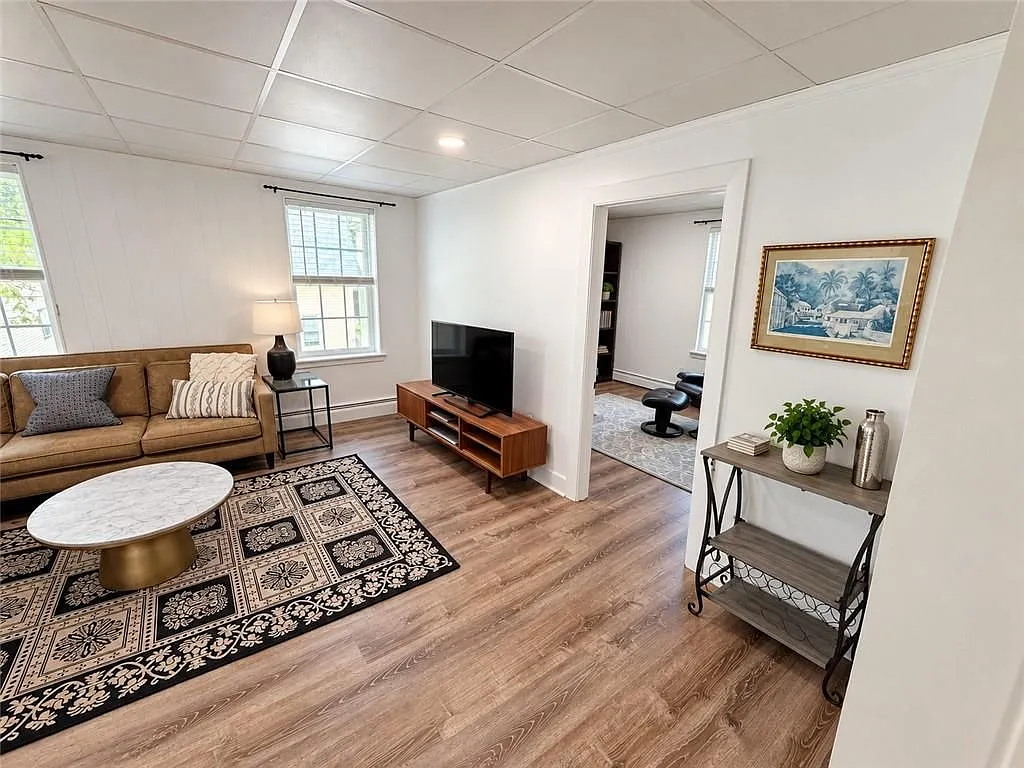 2 bed, 1.0 bath, 677 sqft, $3,000 — Photo 3