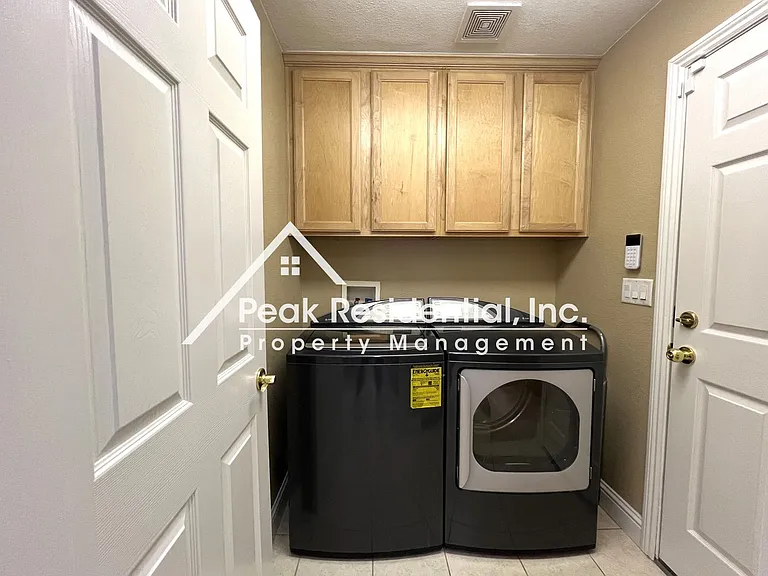 1933 Tyndrum Ln — Photo 10
