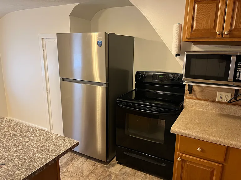 221 E 2nd St #2 — Photo 4