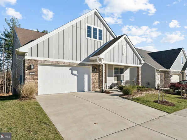132 Foam Flower Dr, Lake Frederick, VA 22630