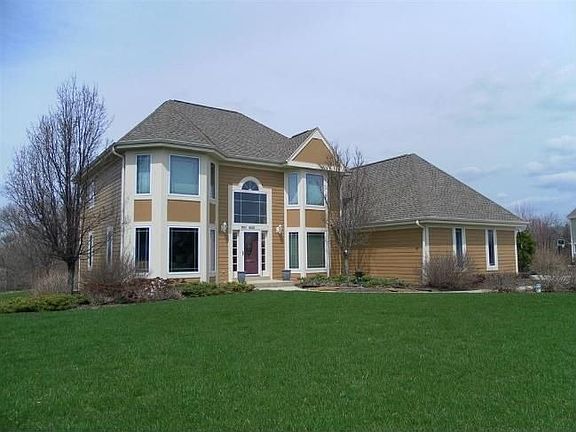 2nd image of W293N3945 Round Hill Cir