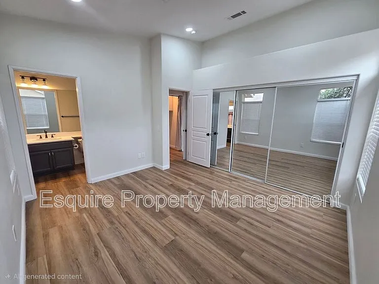 4888 Ellington St — Photo 17