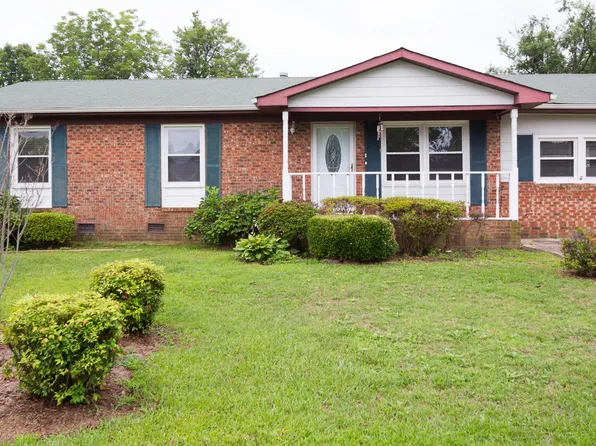 304 Longhorn Dr, Fayetteville, NC 28303