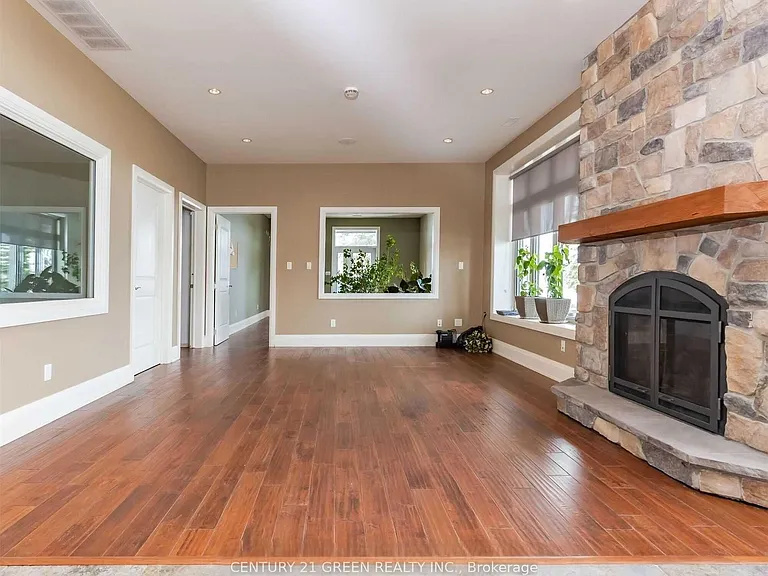 935689 Airport Rd — Photo 17