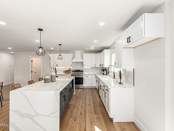3rd image of 4839 E LAUREL Lane