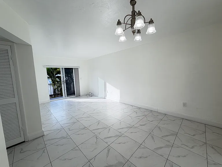 1860 SW 22nd St #8 — Photo 3