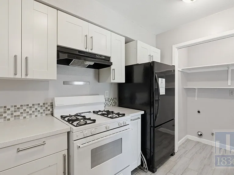 8108 Hood Cir #B — Photo 7