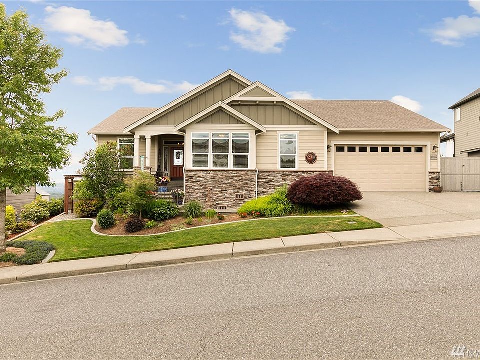 Custom rambler in sought-after Panorama West in Sky Island. 2006 square feet with 3 bedrooms, office, utility, kitchen, living, dining and huge area storage under home. Recent exterior paint and stacked rock, hot-cold spigot, fountain, rock garden. 3-car garage with 240, built-in garage vac, abundant shelving and pull-down outlets. Move-in Ready!