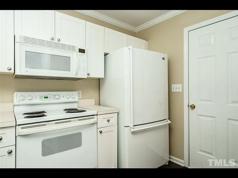 145 Woodson Dr — Photo 7