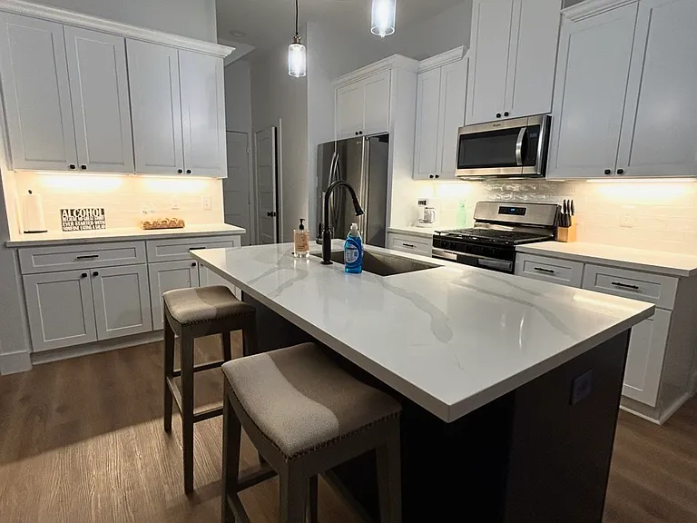 126 Amundsen St #A — Photo 38