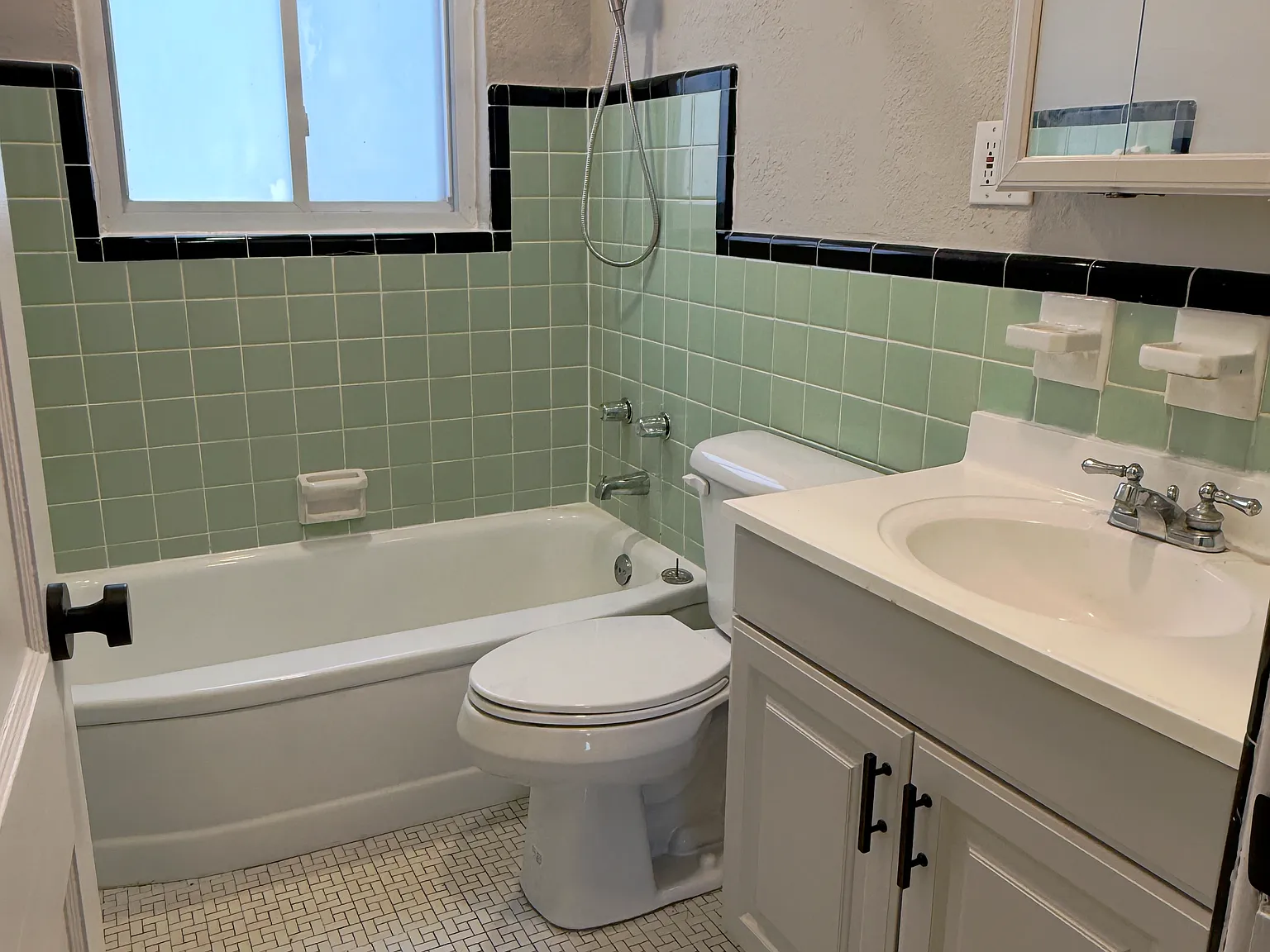 2 bed, 768 sqft, $1,650 — Photo 3