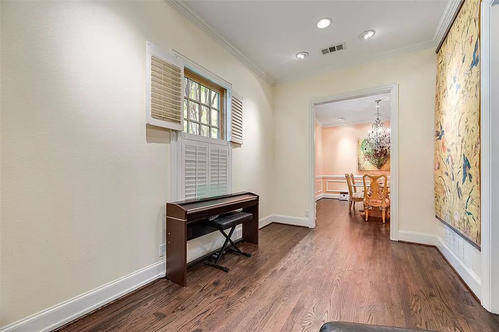 4 bed, 5.5 bath, 3824 sqft, $9,900 — Photo 4