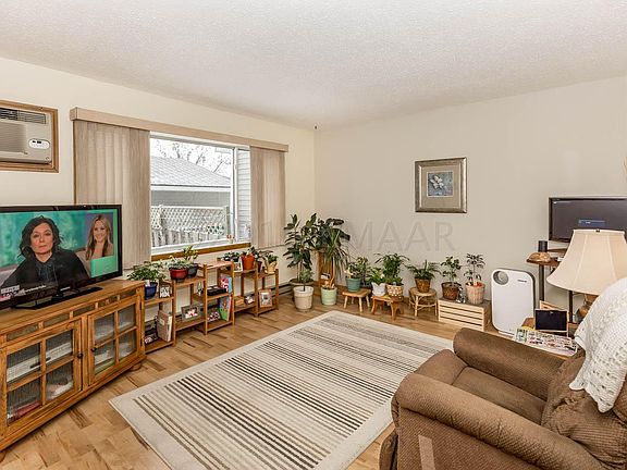 5th image of 229 18th St E