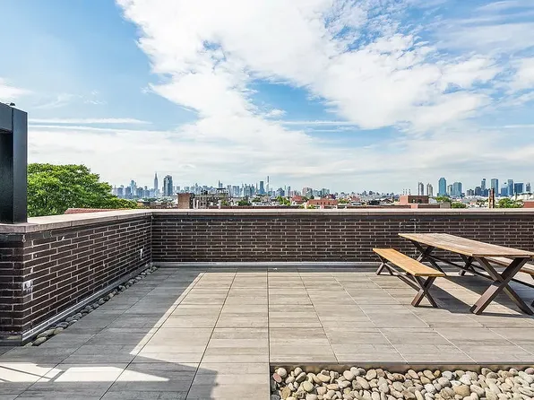 533 Leonard Street image 23 of 25