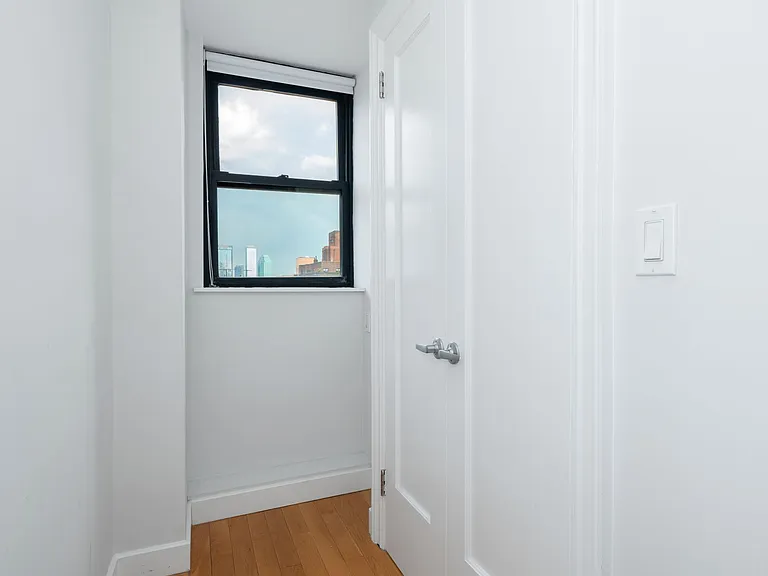 400 E 57th St #17L — Photo 11