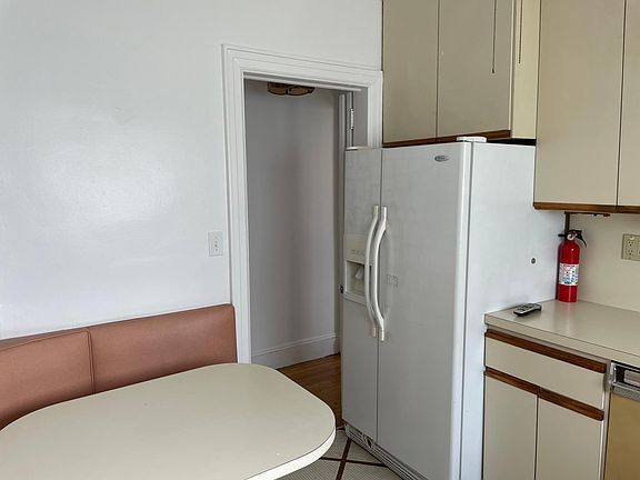 4th image of 443 W Olive St Floor 1