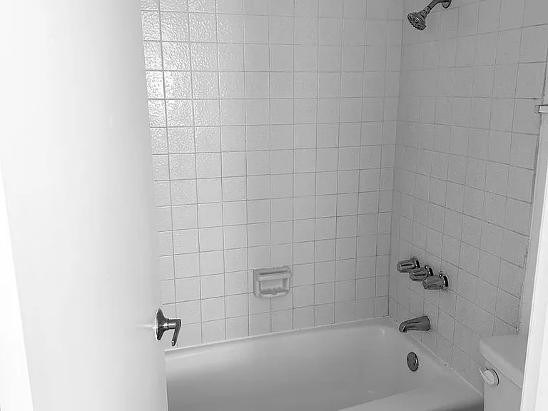 241 N Redondo Ave — Photo 12