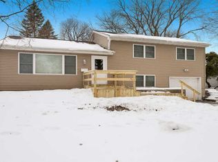 2707 Burrmont Rd, Rockford, IL 61107