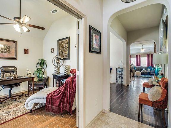 5th image of 212 Toucan Ct