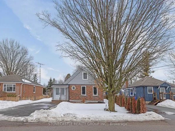 269 Peel St, Halton Hills, ON L7J 1M7