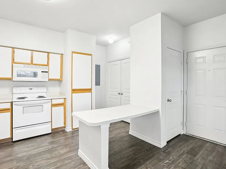 Stone Creek Apartments — Photo 13
