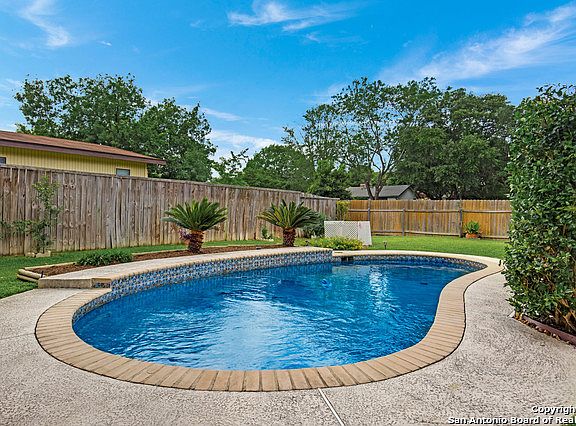 2nd image of 13862 Brook Hollow Blvd
