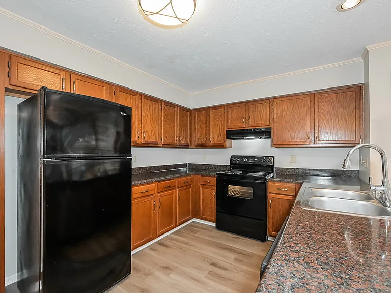 2481 Meadowglen Trl — Photo 5