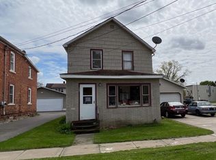 407 E Smith St, Iron Mountain, MI 49801
