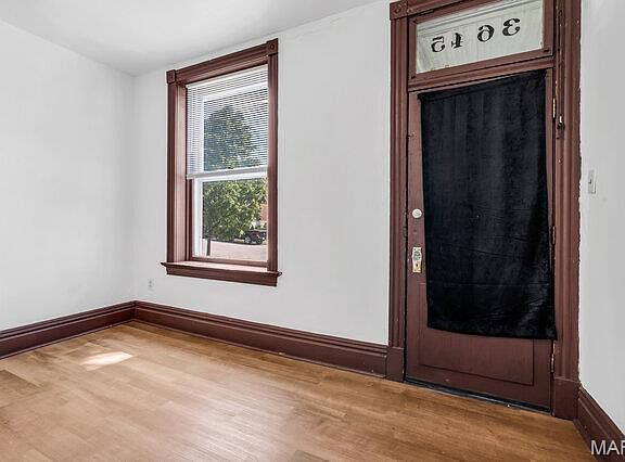 3rd image of 3645 Alberta St