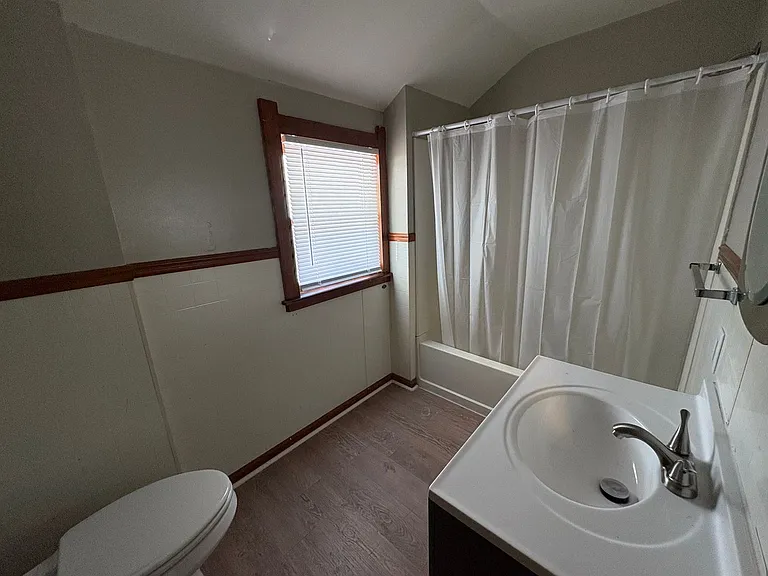 1489 Berdan Ave — Photo 14